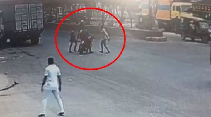 নারায়ণগঞ্জে পুলিশের অস্ত্র ছিনতাইয়ের ঘটনায় এএসআই প্রত্যাহার